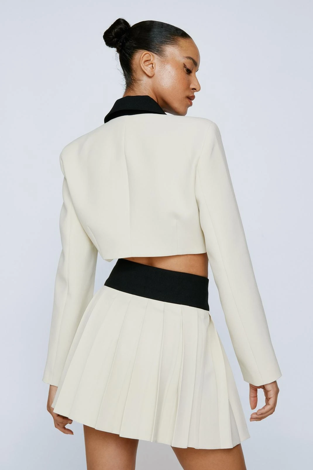 Premium Color Block Cropped Tailored Blazer - Image 3