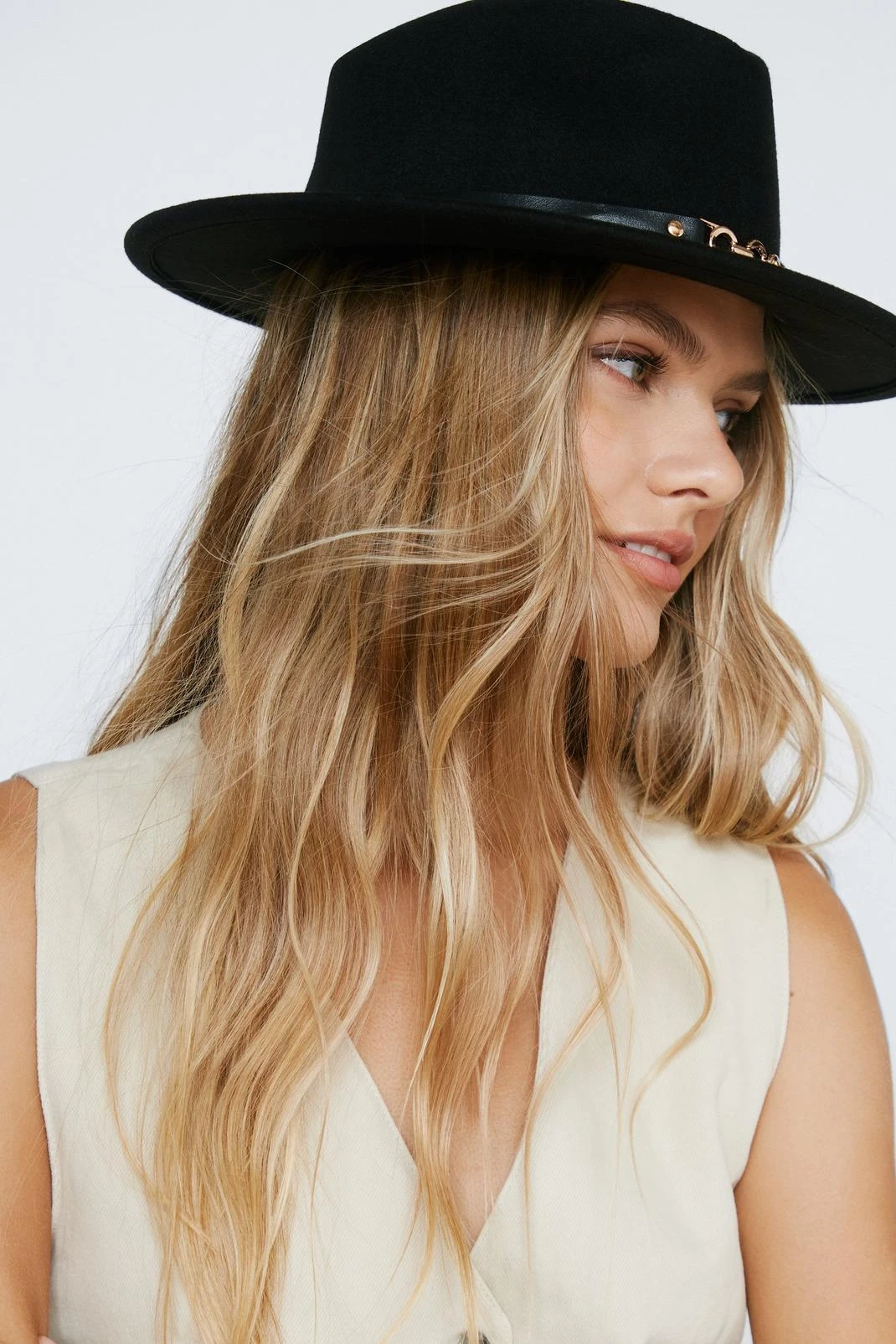 Chain Trim Fedora Hat