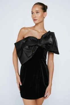 Petite Contrast One Shoulder Bow Velvet Mini Dress