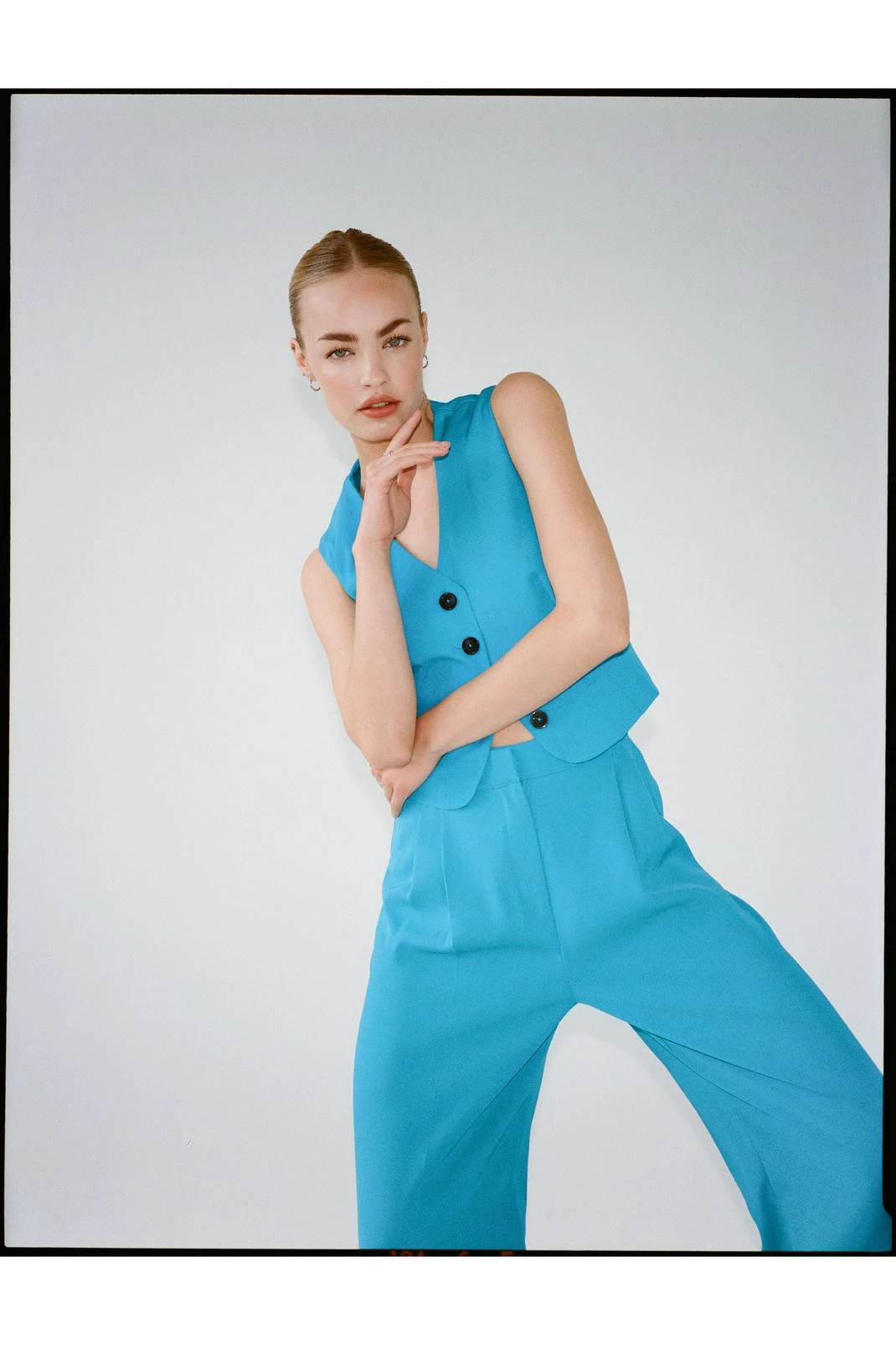 Cropped Tailored Single Breasted Vest - Image 11