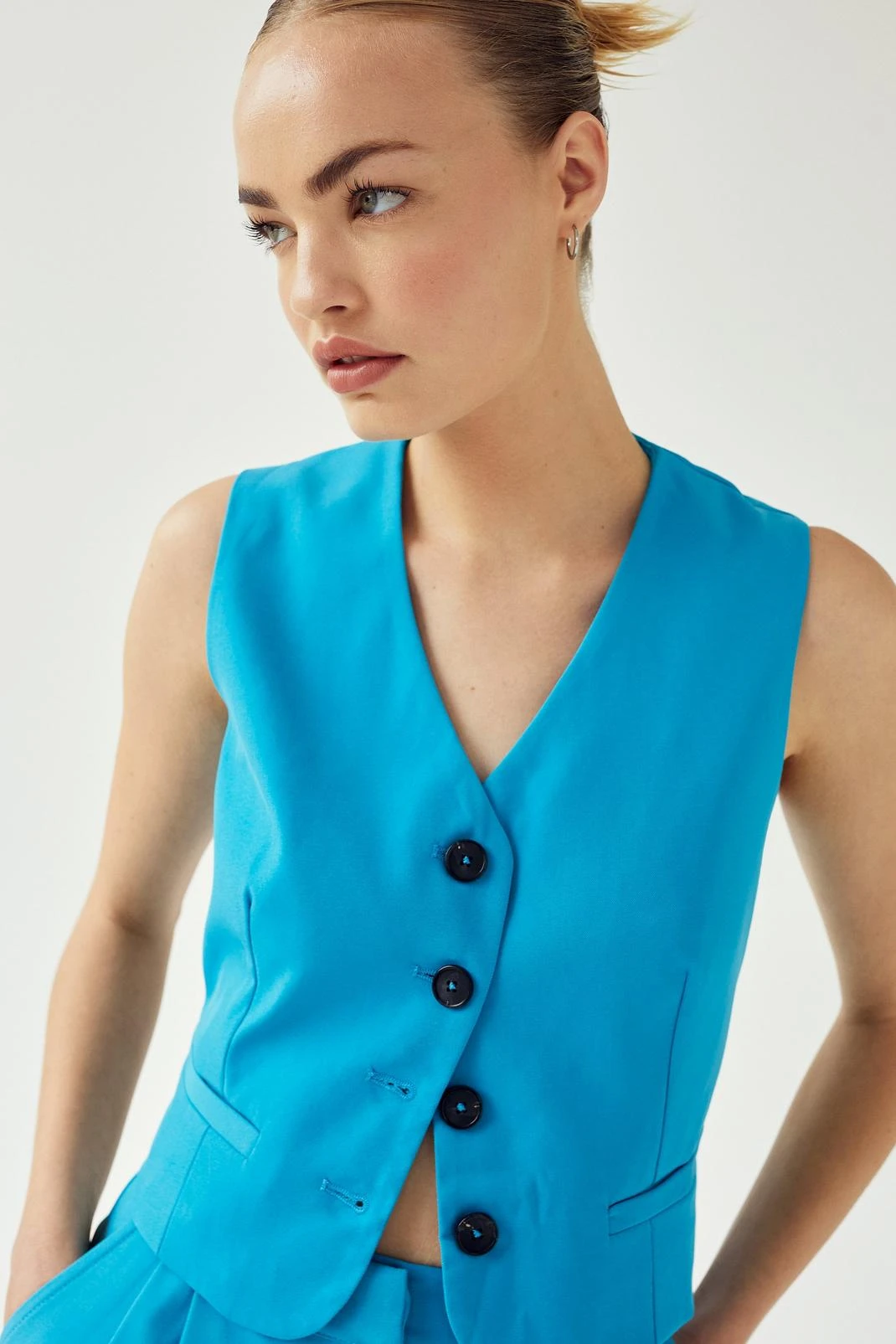 Cropped Tailored Single Breasted Vest - Image 22