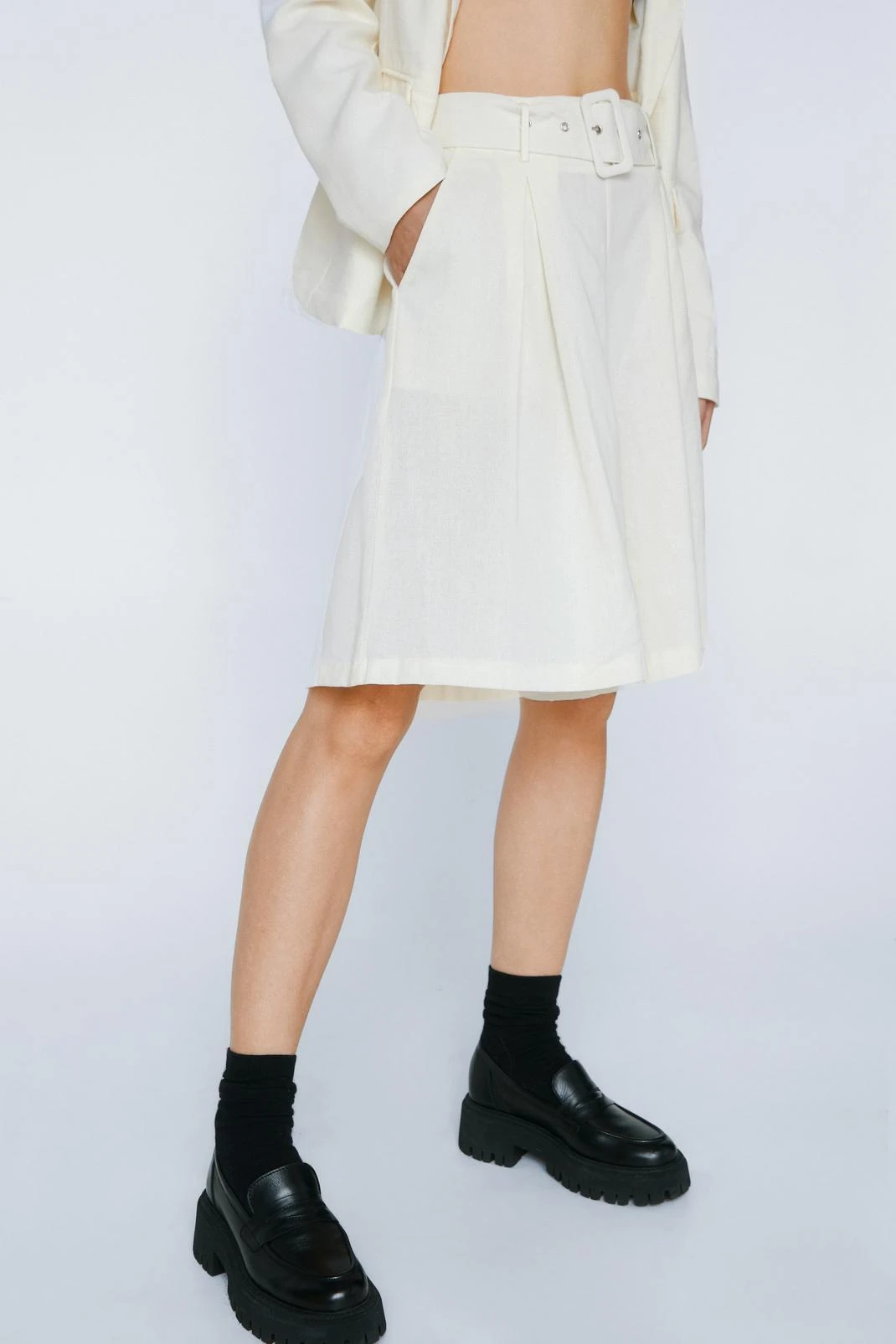 Linen Tailored City Shorts 4 Linen Tailored City Shorts - Image 2
