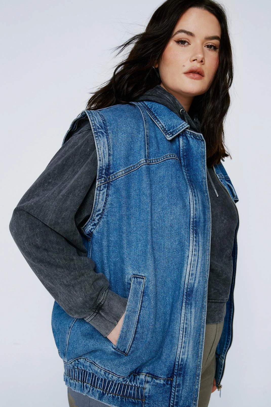 Plus Size 2 In 1 Detach Sleeve Denim Jacket 4 Plus Size 2 In 1 Detach Sleeve Denim Jacket - Image 2