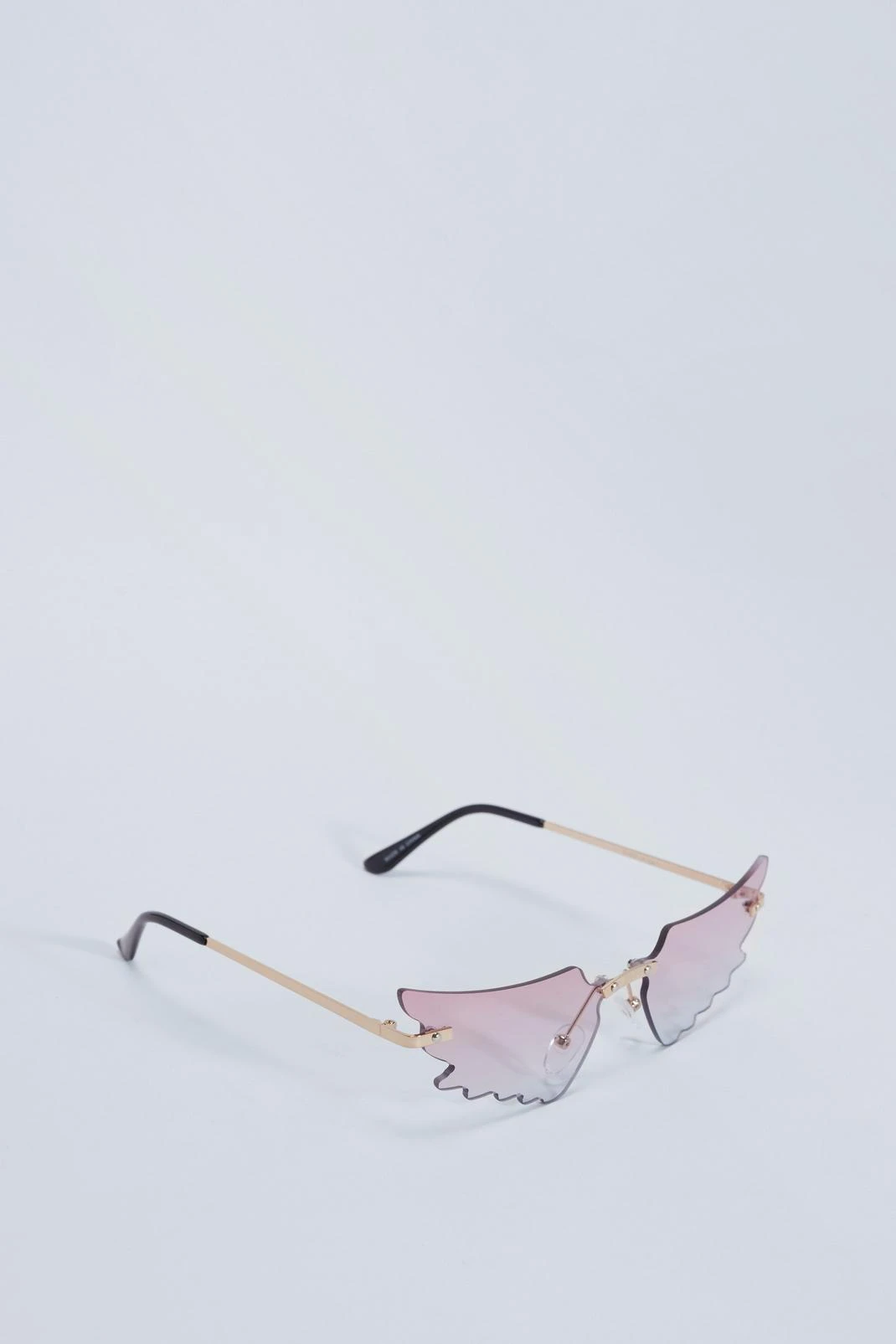 Ombre Wing Shape Sunglasses 5 Ombre Wing Shape Sunglasses - Image 3