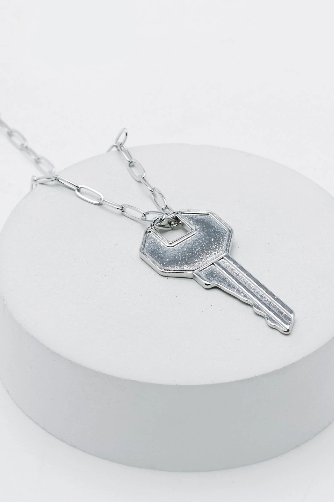 Key Pendant Chain Necklace 5 Key Pendant Chain Necklace - Image 3