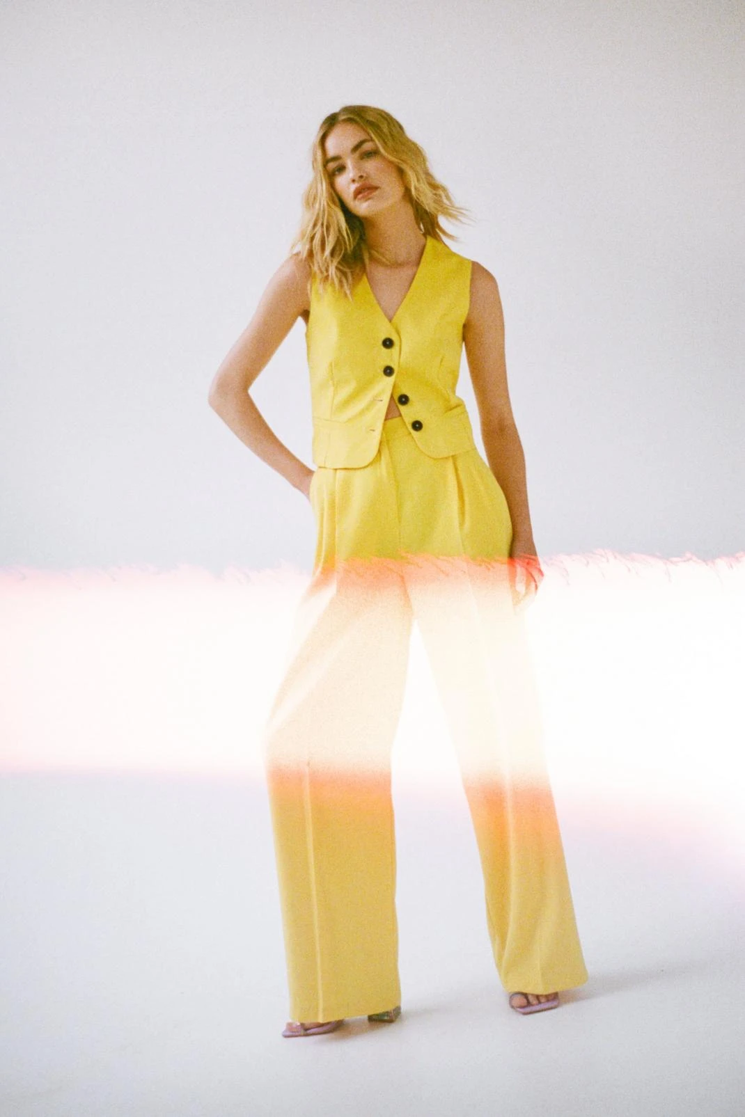 Cropped Tailored Single Breasted Vest - Image 19